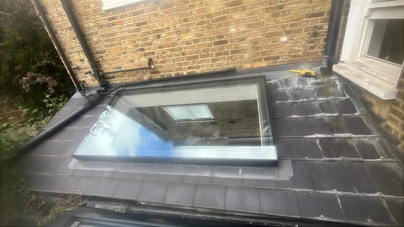 Flat-roof glass rooflight